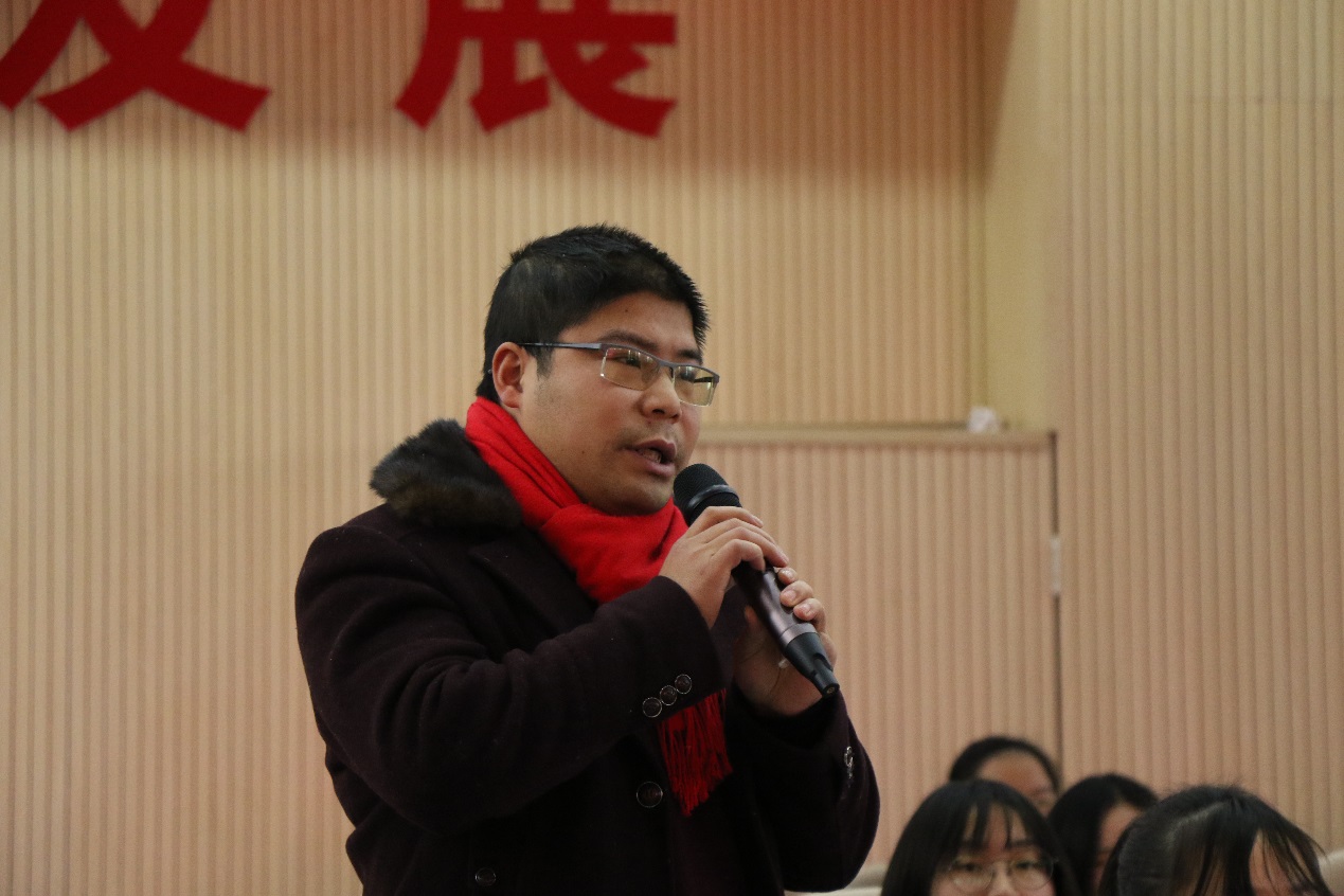 (富顺二中高三班主任何生军老师提问)